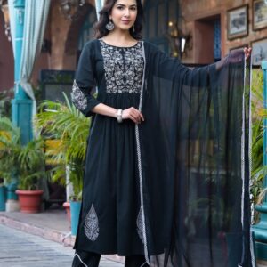 Midnight Black Embroidered Alia-Cut Kurta Set - Image 6