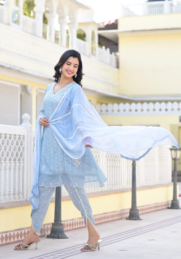 Skyline Blue Embroidered Kurta Se