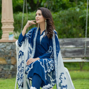 Midnight Bloom Embroidered Kurta Set - Image 2