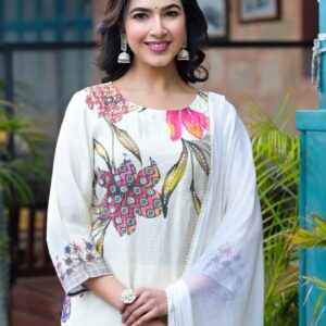 Ivory Grace Floral Kurta Set - Image 3