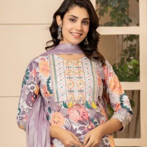 Blossom Elegance Kurta Set - Image 4