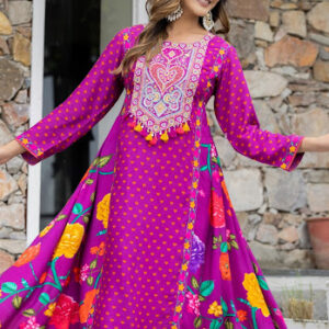 Royal Radiance Embroidered Anarkali Set - Image 4